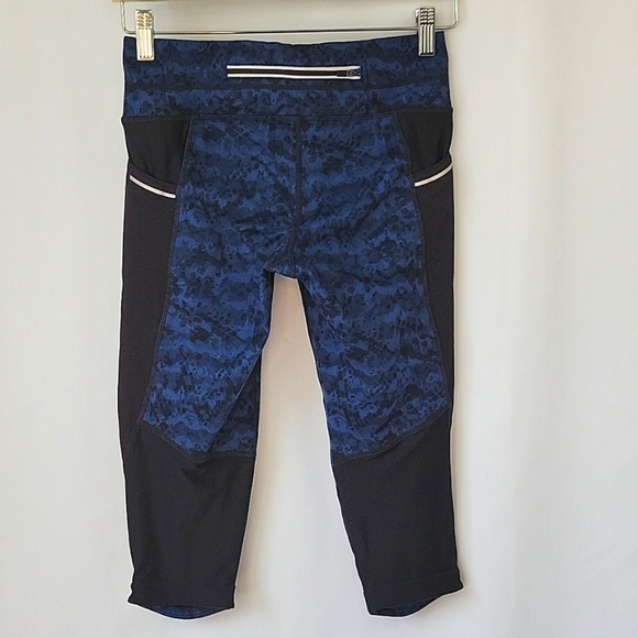 Athleta Blue Dabble Be Free Knicker Capri Leggings Size XS - Picture 4 of 15